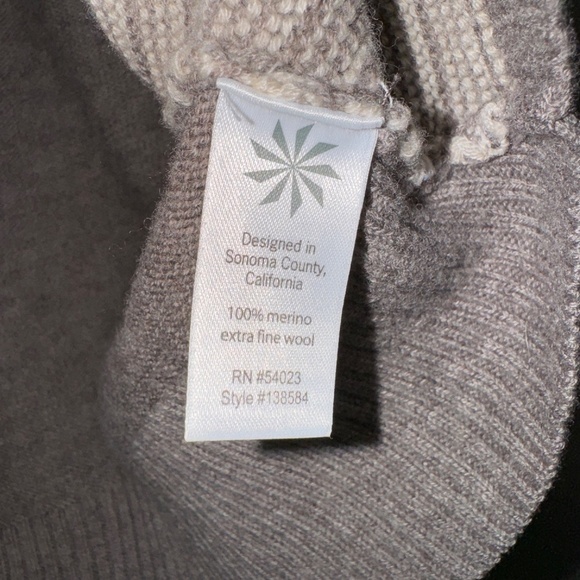 EUC Athleta Noe 100% Merino Wool Striped Hoodie Sweater Size XS - Picture 4 of 8